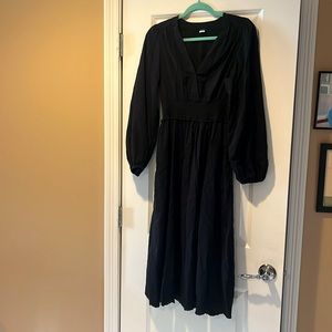 Old Navy cotton dress with eyelet details at hem & sleeves. Elastic waist. Med.